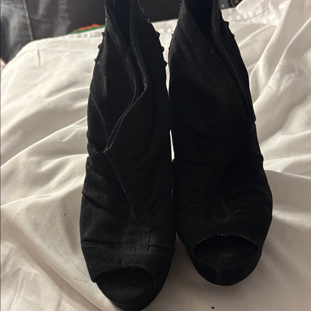 FINAL MARKDOWN Guess Black Peep-Toe Heeled Boots 7